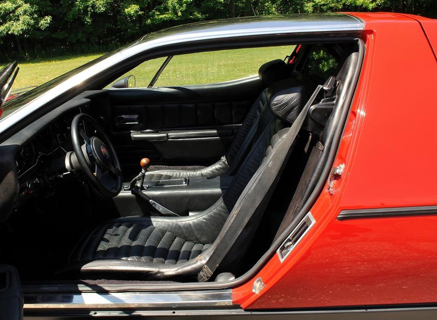 Интерьер Maserati Bora Coupe Red 1975 года  (фото 4 из 7)